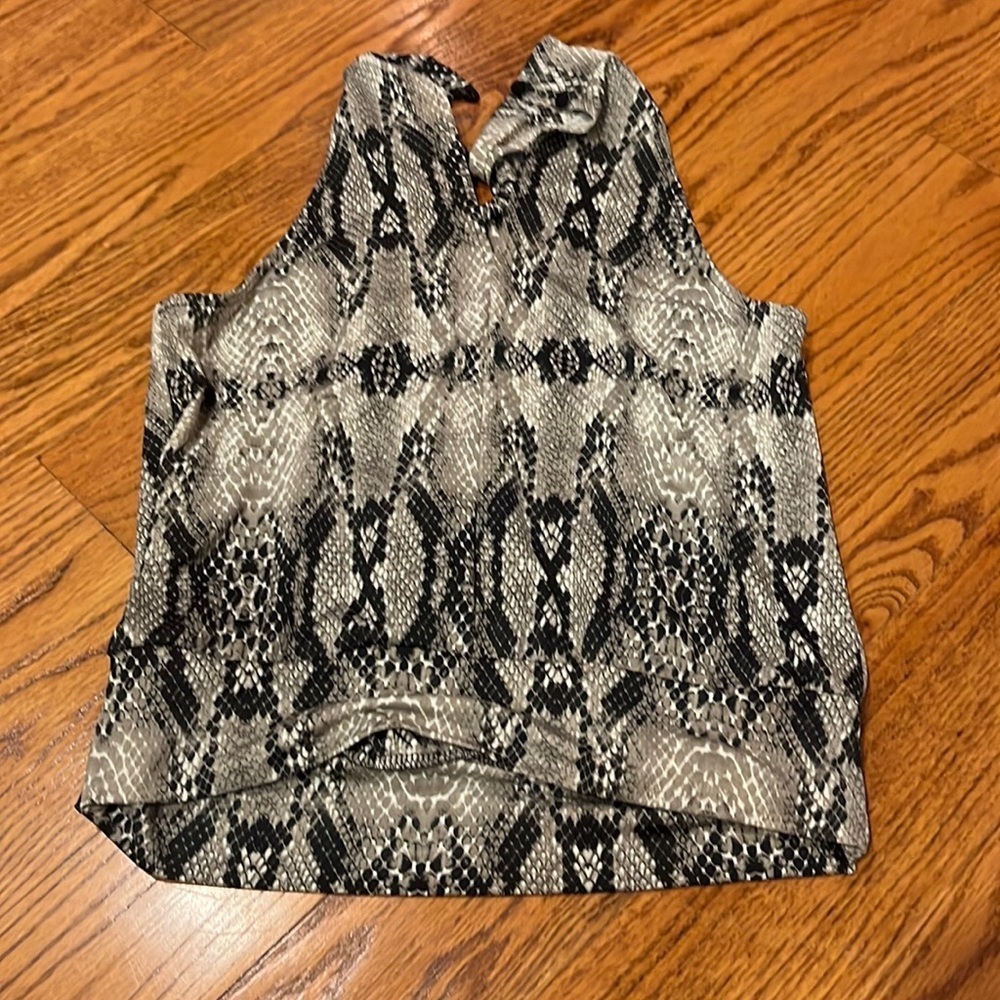 Veronica M Woman’s Snakeskin Sleeveless Top Size S
